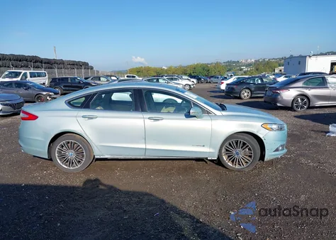 2013 Ford Fusion Hybrid Se z USA, uszkodzony, nr VIN 3FA6P0LUXDR187683